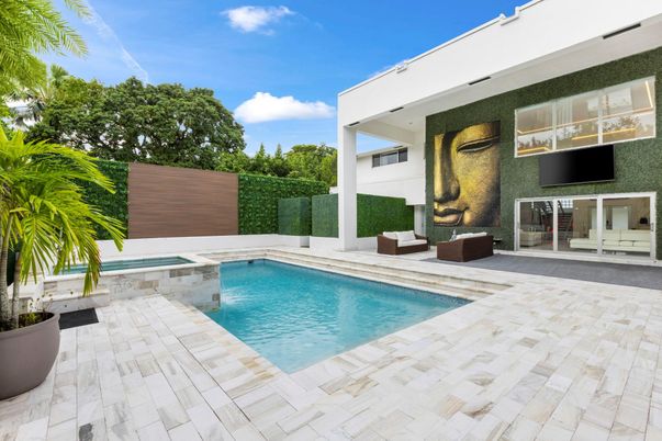 Exterior, Pool