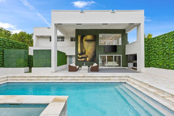 Exterior, Pool