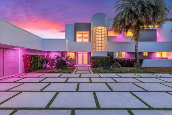 Backyard, Exterior, Facade, Modern