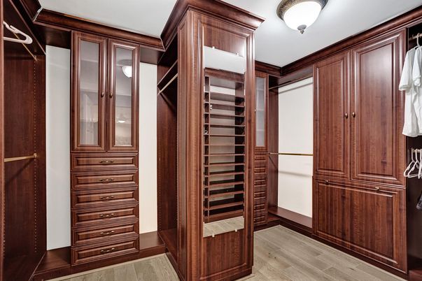 Interior, Walk-in Closets, Wood Texture Flooring