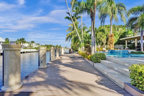 Exterior, Pool, Water