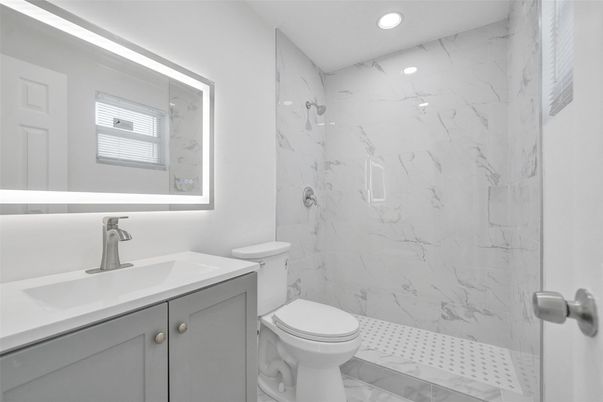Bathroom, Interior, Marble, Marble Walls, Recessed Lighting