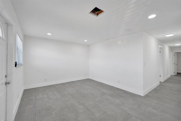 Empty room, Interior, Recessed Lighting
