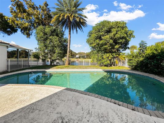 Exterior, Pool, Water