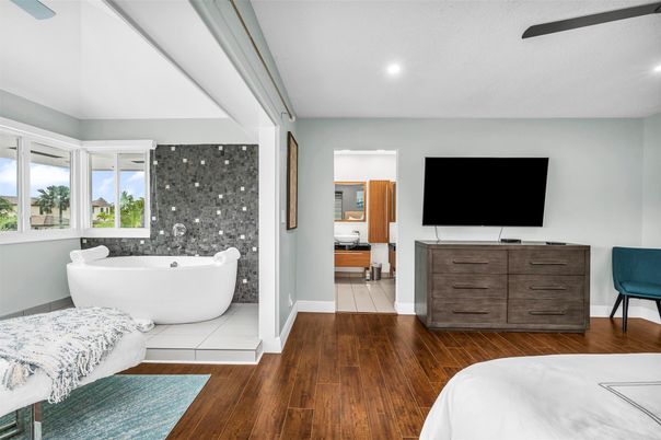 Bathroom, Free Standing Baths, Interior, Recessed Lighting, Wood Texture Flooring