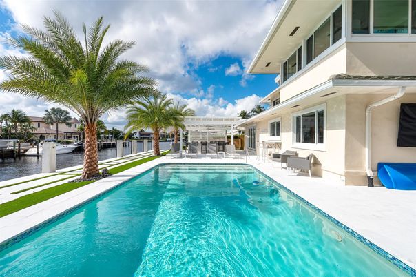 Exterior, Pool, Water