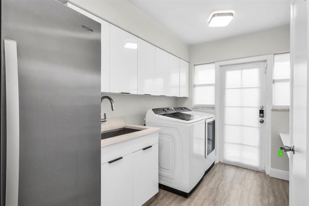Interior, Washer, Wood Texture Flooring