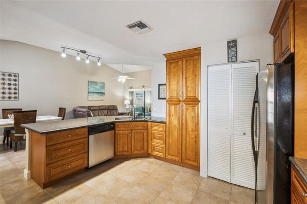 Dining room, Interior, Kitchen, Stainless Steel Appliances