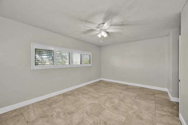 Empty room, Interior