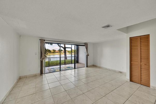 Empty room, Interior, Water