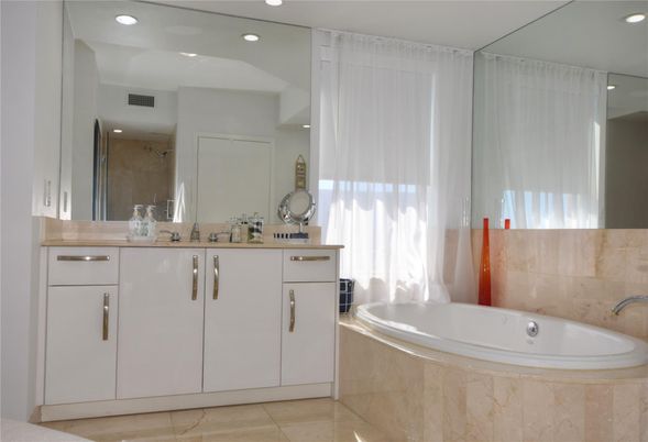 Bathroom, Interior, Recessed Lighting