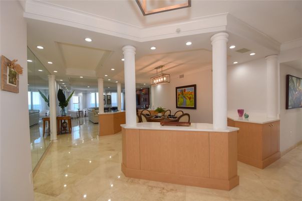 Dining room, Interior, Pendant Lights, Piano, Recessed Lighting