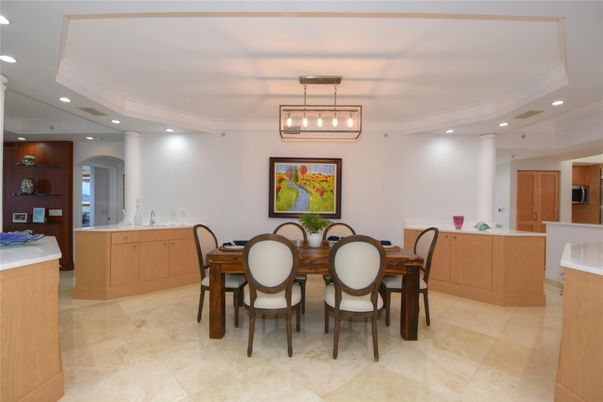 Dining room, Interior, Pendant Lights, Recessed Lighting