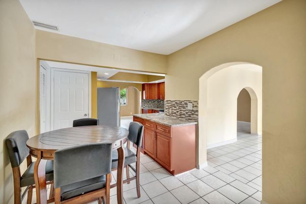 Dining room, Interior, Kitchen, Recessed Lighting