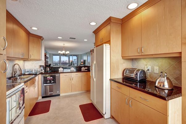 Chandelier, Interior, Kitchen, Recessed Lighting, Stainless Steel Appliances
