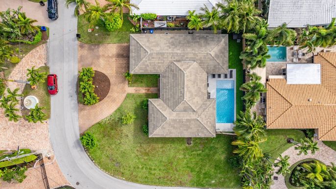 Exterior, Drone