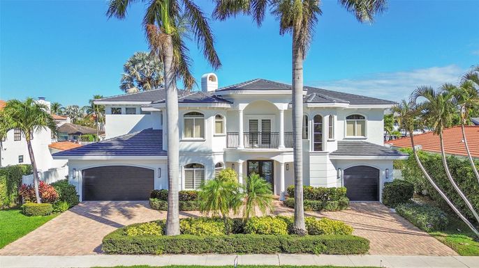 Attached, Exterior, Facade, Mediterranean