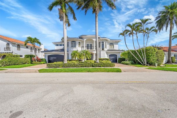 Attached, Exterior, Facade, Mediterranean