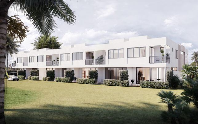 Backyard, Exterior, Facade, Modern