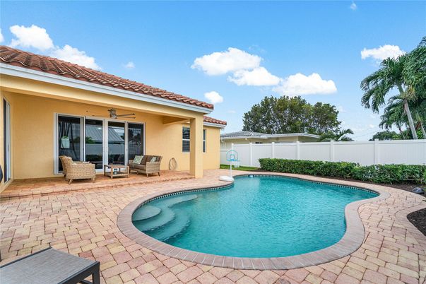 Exterior, Pool