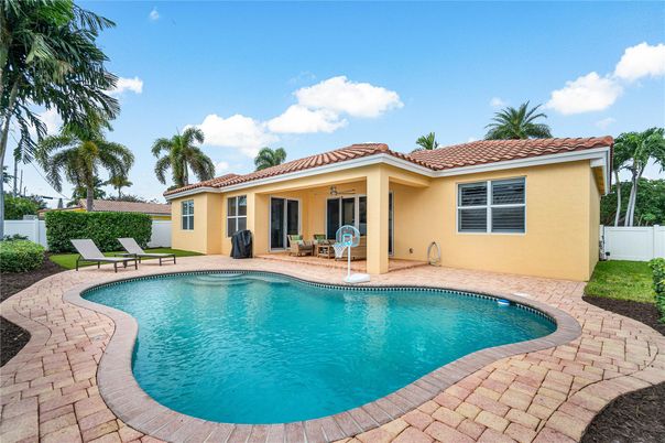 Exterior, Pool