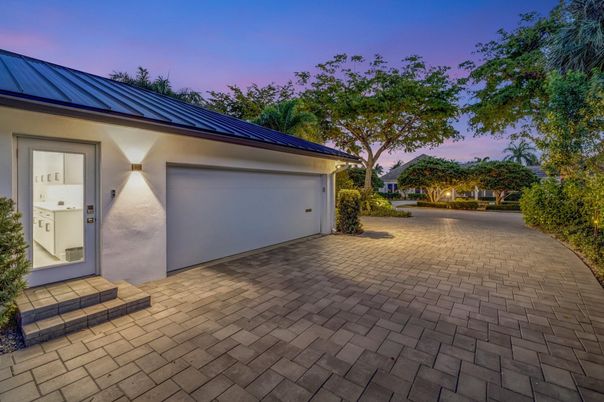 Detached Garage, Exterior