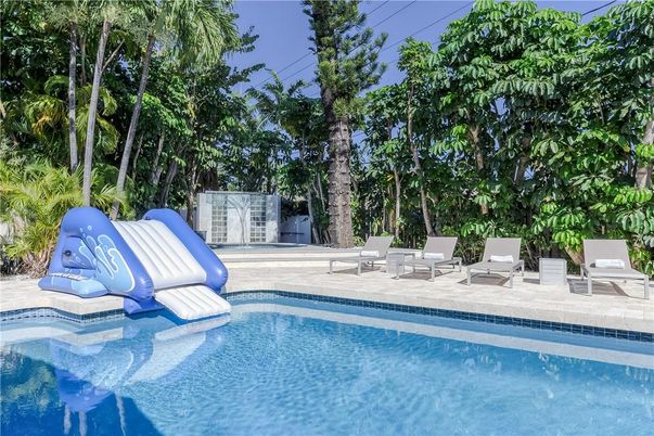Exterior, Playground, Pool