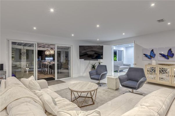 Dining room, Interior, Living room, Pendant Lights, Recessed Lighting, Wood Texture Flooring