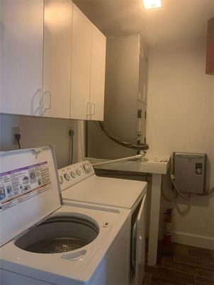 Interior, Washer, Wood Texture Flooring