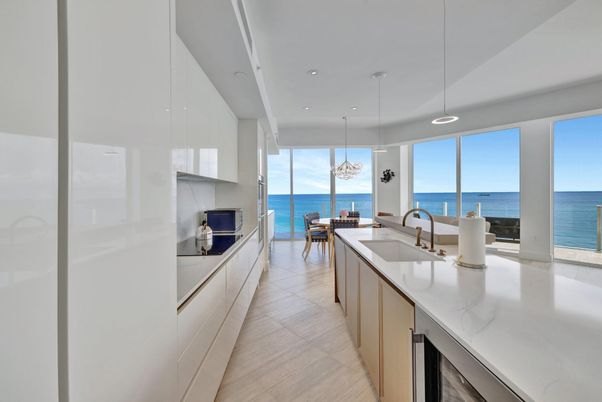 Dining room, Interior, Kitchen, Pendant Lights, Recessed Lighting, Water