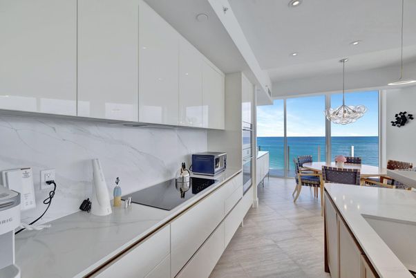Chandelier, Dining room, Interior, Kitchen, Marble Walls, Pendant Lights, Recessed Lighting, Water