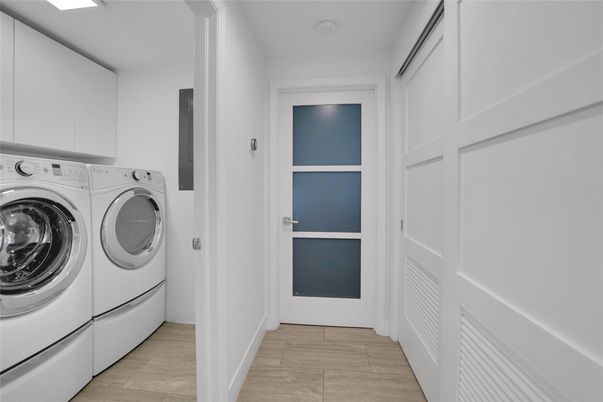 Interior, Utility Closets, Washer, Wood Texture Flooring