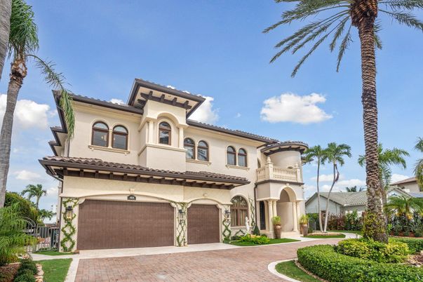 Attached, Exterior, Facade, Mediterranean