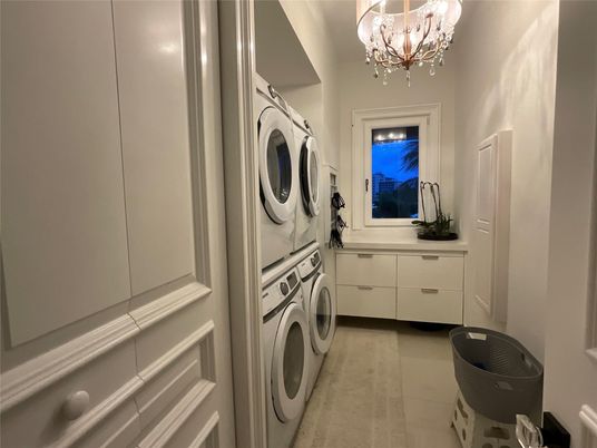 Chandelier, Interior, Utility Closets, Washer