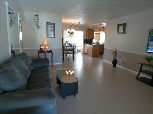 Chandelier, Dining room, Interior, Kitchen, Living room