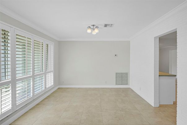 Empty room, Interior