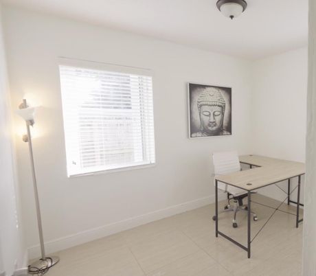 Home Office, Interior