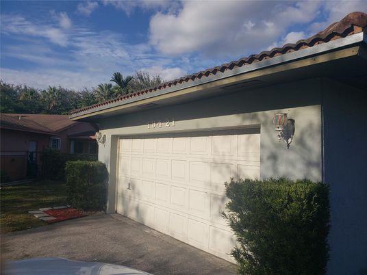 Detached Garage, Exterior
