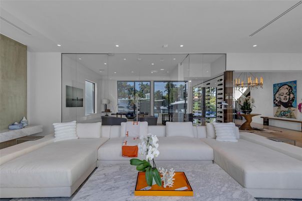 Chandelier, Dining room, Interior, Living room, Marble, Recessed Lighting