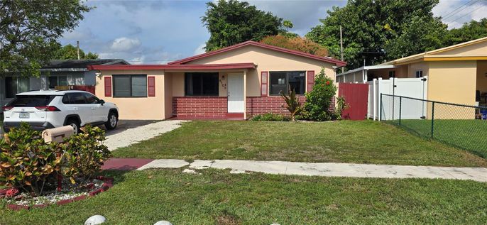 Backyard, Exterior, Facade, Ranch