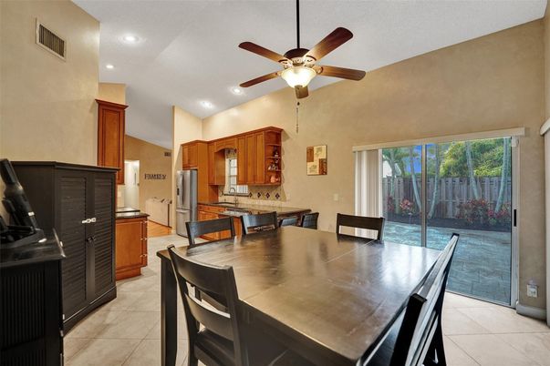 Dining room, Interior, Kitchen, Recessed Lighting