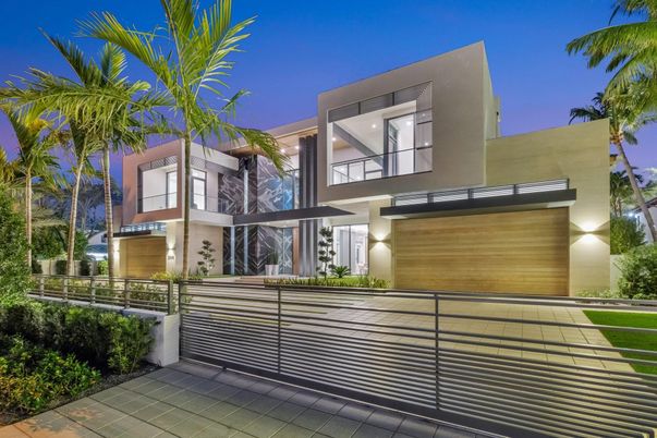 Attached, Exterior, Facade, Modern