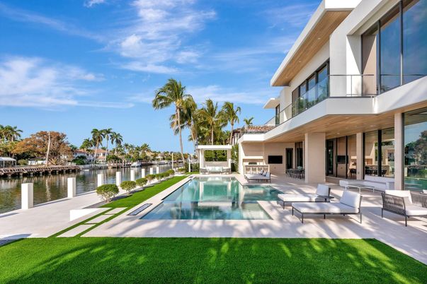 Exterior, Pool, Water