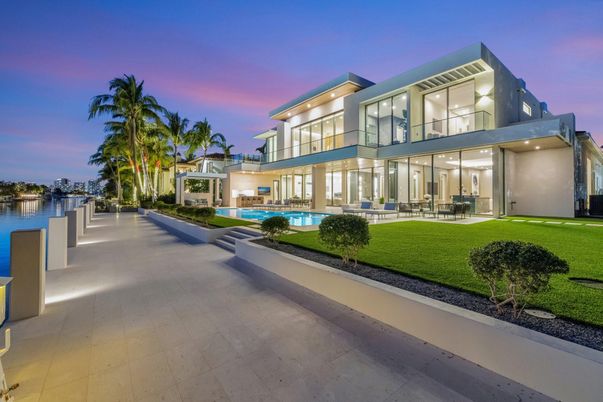 Backyard, Exterior, Pool, Water