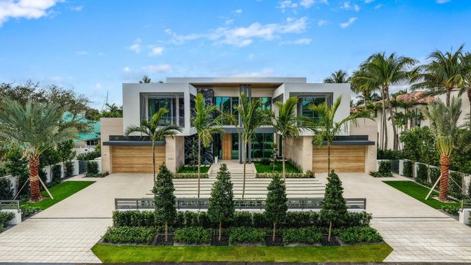 Attached, Exterior, Facade, Modern