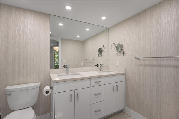 Bathroom, Dual Sink Vanities, Interior, Recessed Lighting