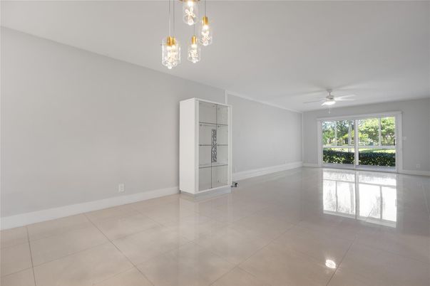 Empty room, Interior, Pendant Lights