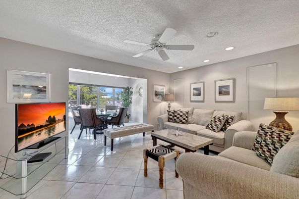 Dining room, Interior, Living room, Recessed Lighting