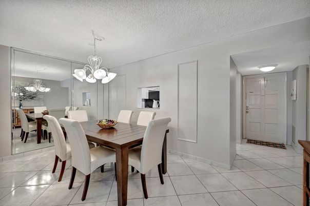 Chandelier, Dining room, Interior, Pendant Lights