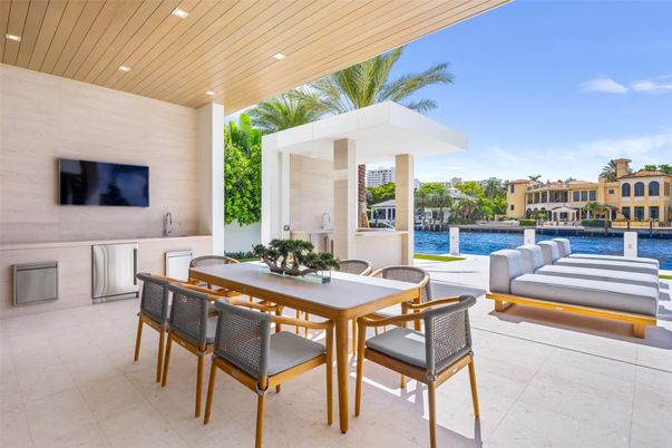 Exterior, Pool, Water